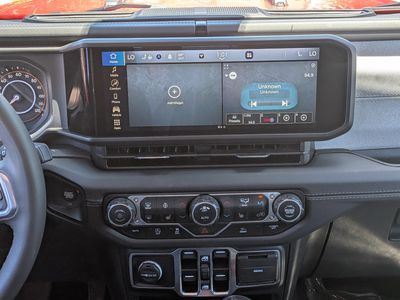 2025 Jeep Wrangler — photo 19 view