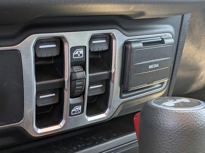 2025 Jeep Wrangler — photo 31 view