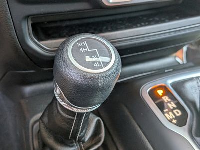 2025 Jeep Wrangler — photo 30 view