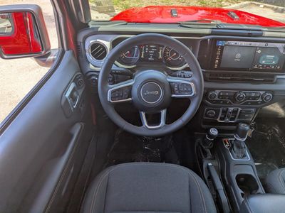 2025 Jeep Wrangler — photo 17 view
