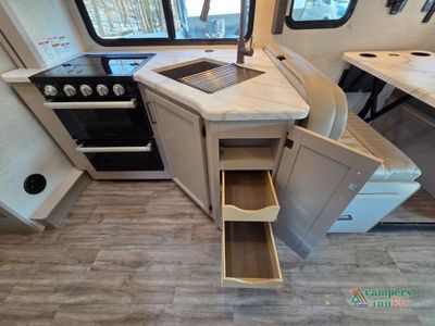2025 Thor Motor Coach Coleman Series — photo 49 view