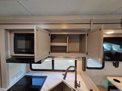 2025 Thor Motor Coach Coleman Series — photo 41 view