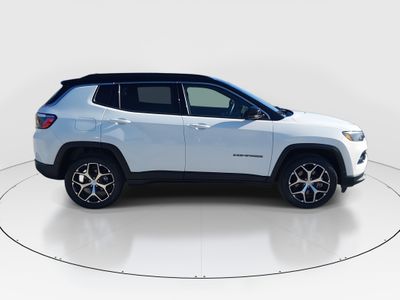 2024 Jeep Compass — photo 8 view