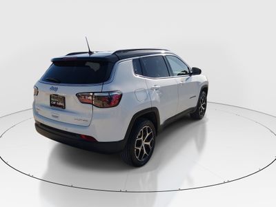 2024 Jeep Compass — photo 7 view