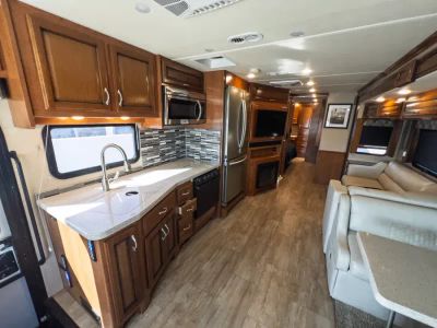 2018 Fleetwood BOUNDER — photo 8 view