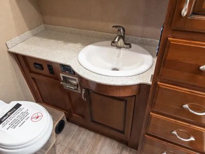 2018 Fleetwood BOUNDER — photo 17 view