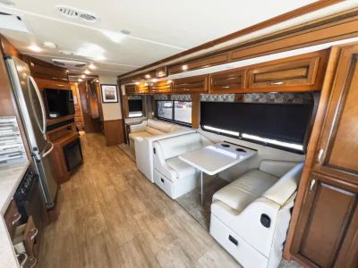 2018 Fleetwood BOUNDER — engine compartment view