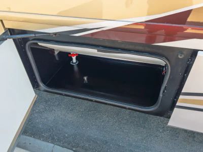 2018 Fleetwood BOUNDER — photo 32 view