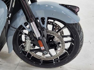 2025 Indian Motorcycle Roadmaster PowerPlus Dark Horse w/PowerBand Storm Gray — photo 15 view
