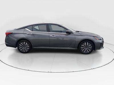 2025 Nissan Altima - Photo 8