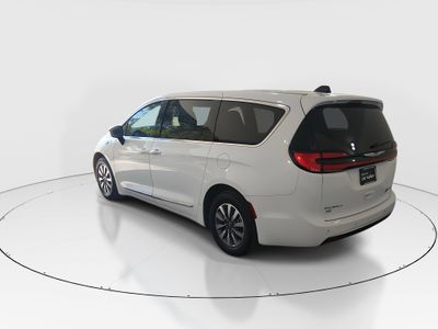 2023 Chrysler Pacifica — detail view