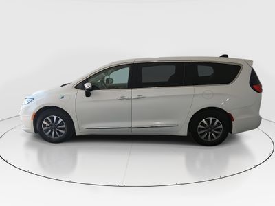2023 Chrysler Pacifica — interior view