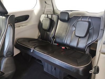 2023 Chrysler Pacifica — photo 19 view