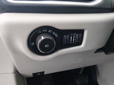 2023 Chrysler Pacifica — photo 13 view