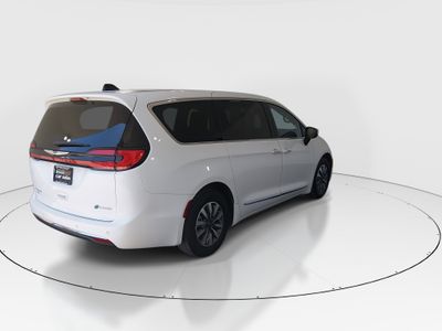 2023 Chrysler Pacifica — photo 7 view
