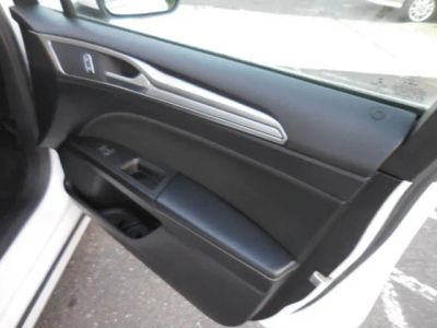 2019 Ford Fusion Hybrid - Photo 13