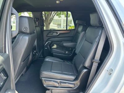 2025 GMC Yukon — detail view