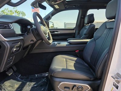 2026 Jeep Grand Wagoneer - Photo 14