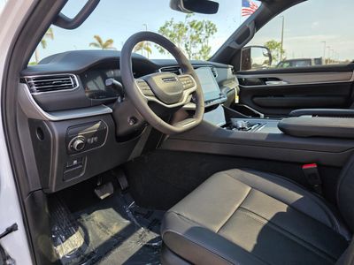 2026 Jeep Grand Wagoneer - Photo 15