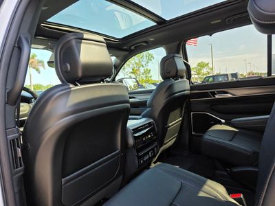 2026 Jeep Grand Wagoneer - Photo 10