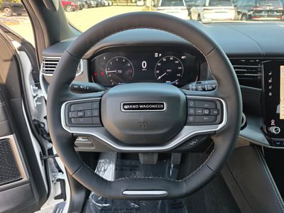 2026 Jeep Grand Wagoneer - Photo 18