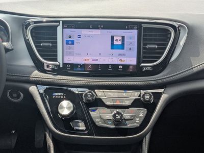 2026 Chrysler Pacifica — photo 19 view