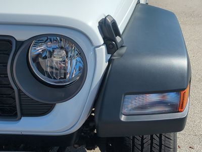 2026 Jeep Gladiator — photo 10 view