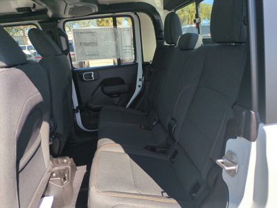 2026 Jeep Gladiator — photo 16 view