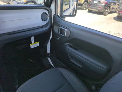 2026 Jeep Gladiator — photo 19 view