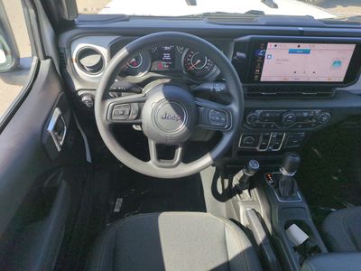 2026 Jeep Gladiator — photo 18 view