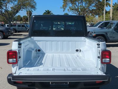 2026 Jeep Gladiator — photo 15 view