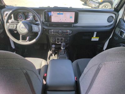 2026 Jeep Gladiator — photo 17 view