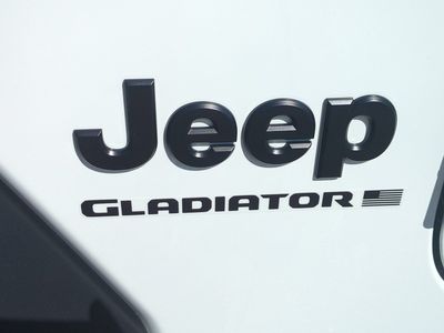 2026 Jeep Gladiator — photo 14 view