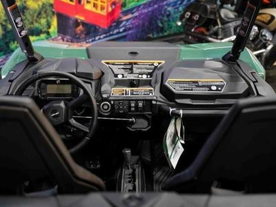 2026 Can-Am Commander DPS 700 — photo 10 view