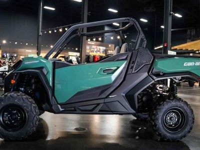 2026 Can-Am Commander DPS 700 — engine compartment view