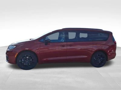 2026 Chrysler Pacifica — side profile view
