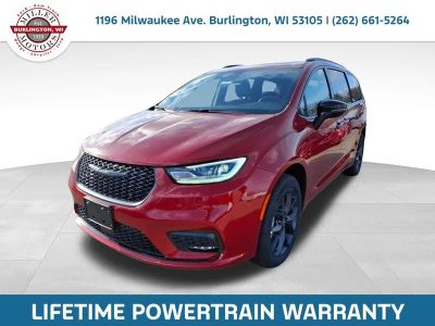 2026 Chrysler Pacifica PACIFICA LIMITED AWD in Red Hot Pearl-Coat Exterior Paint — front three-quarter view