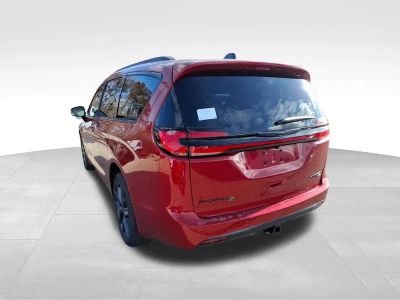 2026 Chrysler Pacifica — rear three-quarter view