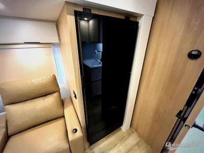 2026 Winnebago Thrive — photo 16 view