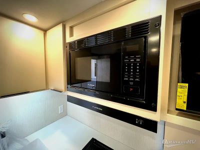 2026 Winnebago Thrive — photo 10 view