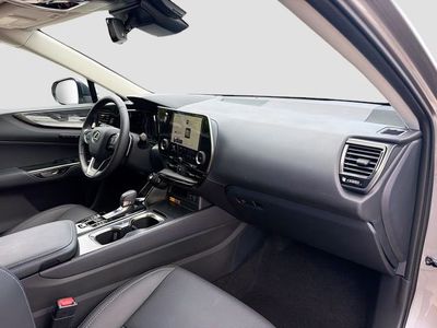 2025 Lexus NX — photo 14 view
