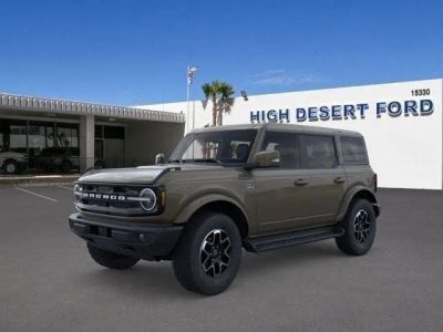 2025 Ford Bronco Outer Banks in Marsh Gray — front three-quarter view