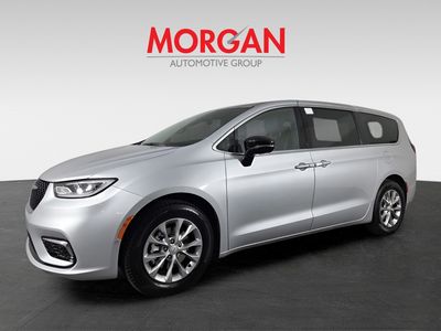 2026 Chrysler Pacifica — photo 8 view