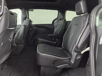 2026 Chrysler Pacifica — photo 11 view