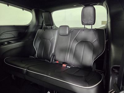 2026 Chrysler Pacifica — photo 12 view
