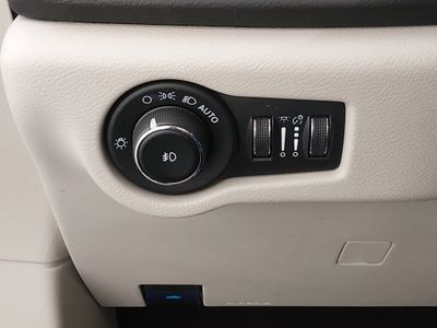2023 Chrysler Pacifica — photo 13 view