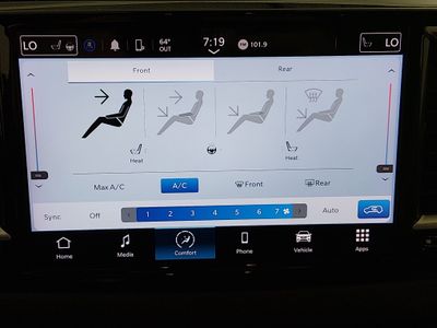 2023 Chrysler Pacifica — photo 18 view