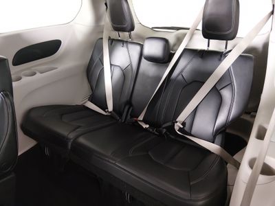 2023 Chrysler Pacifica — photo 17 view