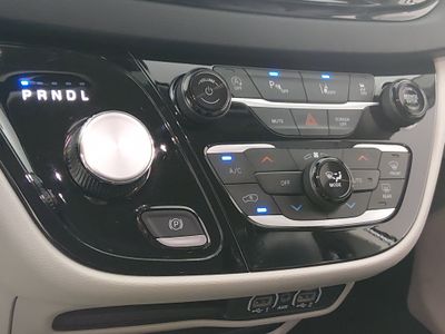 2023 Chrysler Pacifica — photo 20 view