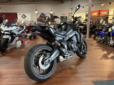 2024 Yamaha MT-09 — interior view